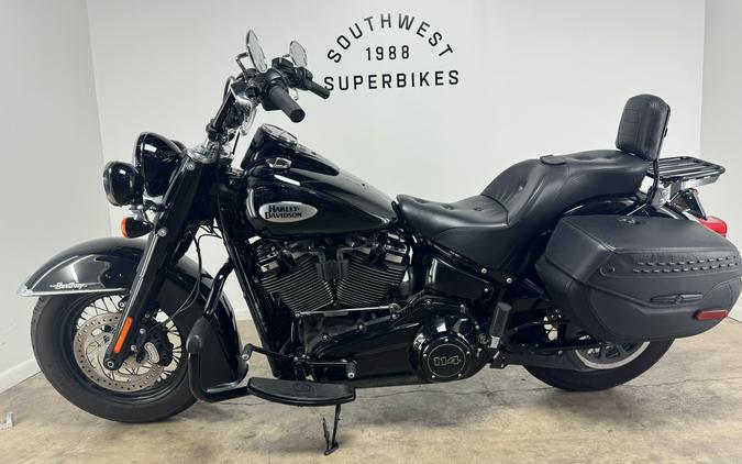 2021 Harley-Davidson® Heritage Classic 114 Vivid Black - 028502