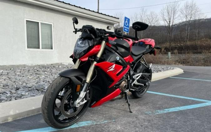 2022 BMW S 1000 R Racing Red