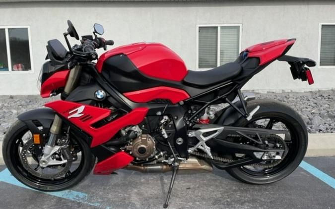 2022 BMW S 1000 R Racing Red