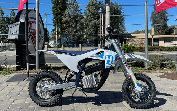 2023 Husqvarna® EE3