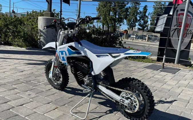 2023 Husqvarna® EE3