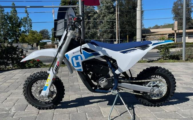 2023 Husqvarna® EE3