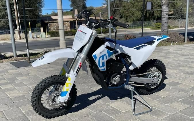 2023 Husqvarna® EE3