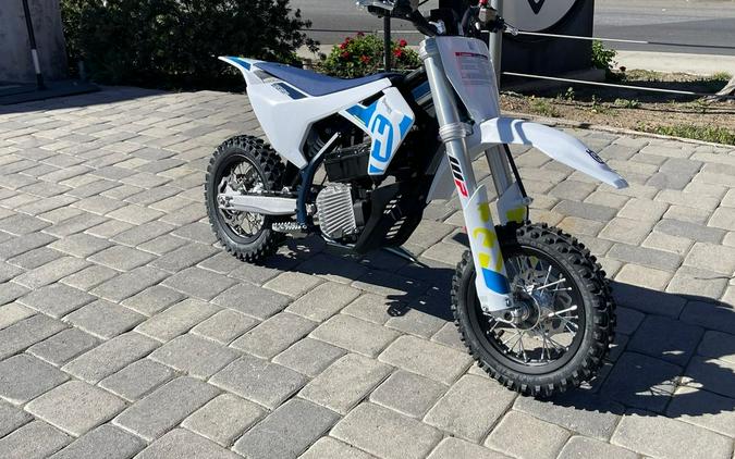 2023 Husqvarna® EE3