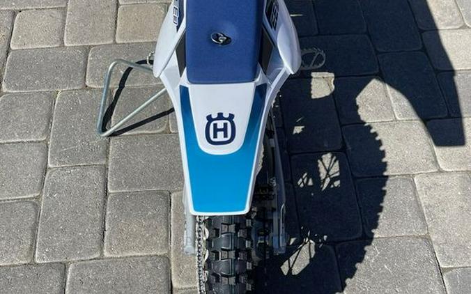 2023 Husqvarna® EE3