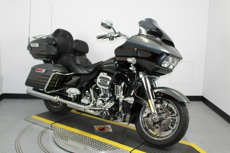 Harley-Davidson CVO Road Glide Ultra 2016 FLTRUSE 951619T CHR SL