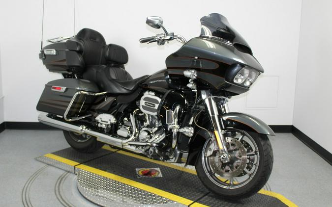 Harley-Davidson CVO Road Glide Ultra 2016 FLTRUSE 951619T CHR SL