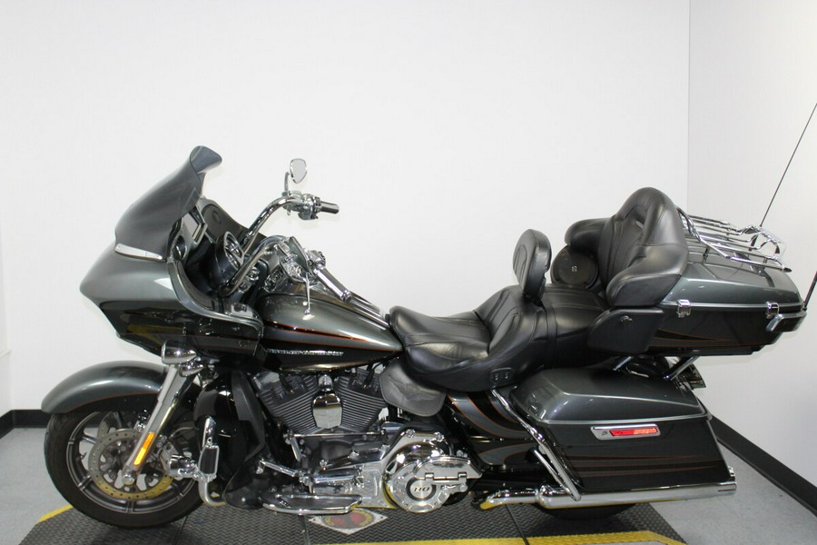 Harley-Davidson CVO Road Glide Ultra 2016 FLTRUSE 951619T CHR SL