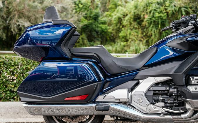 2019 Honda Gold Wing Tour Pearl Hawkseye Blue Tour Darkness Black Metallic