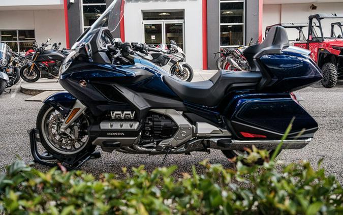 2019 Honda Gold Wing Tour Pearl Hawkseye Blue Tour Darkness Black Metallic