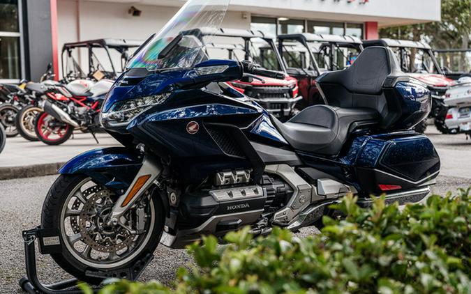 2019 Honda Gold Wing Tour Pearl Hawkseye Blue Tour Darkness Black Metallic