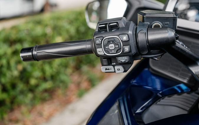 2019 Honda Gold Wing Tour Pearl Hawkseye Blue Tour Darkness Black Metallic