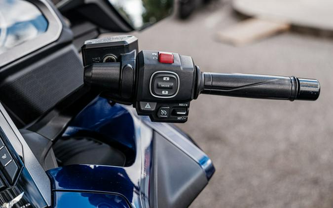2019 Honda Gold Wing Tour Pearl Hawkseye Blue Tour Darkness Black Metallic
