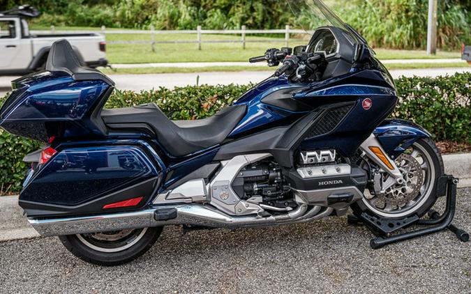 2019 Honda Gold Wing Tour Pearl Hawkseye Blue Tour Darkness Black Metallic