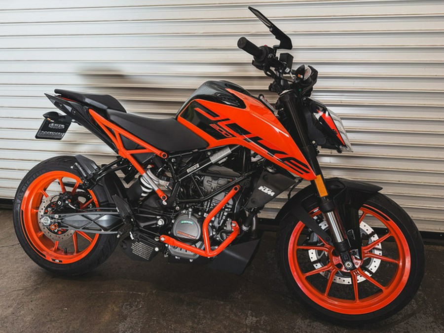2023 KTM Duke 200
