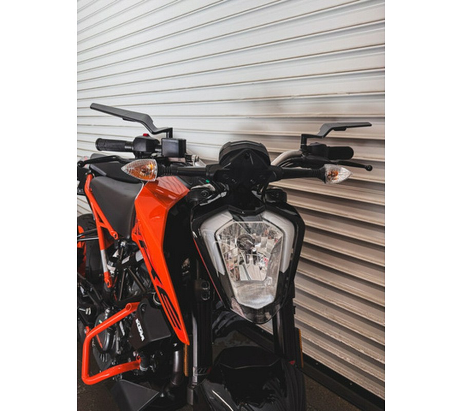 2023 KTM Duke 200