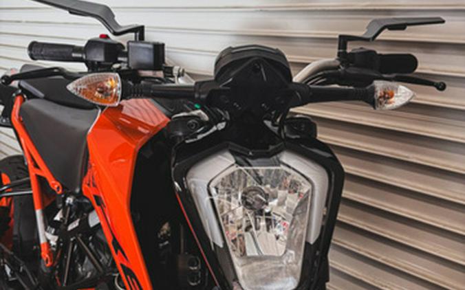 2023 KTM Duke 200
