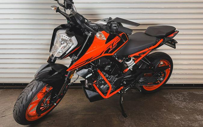 2023 KTM Duke 200