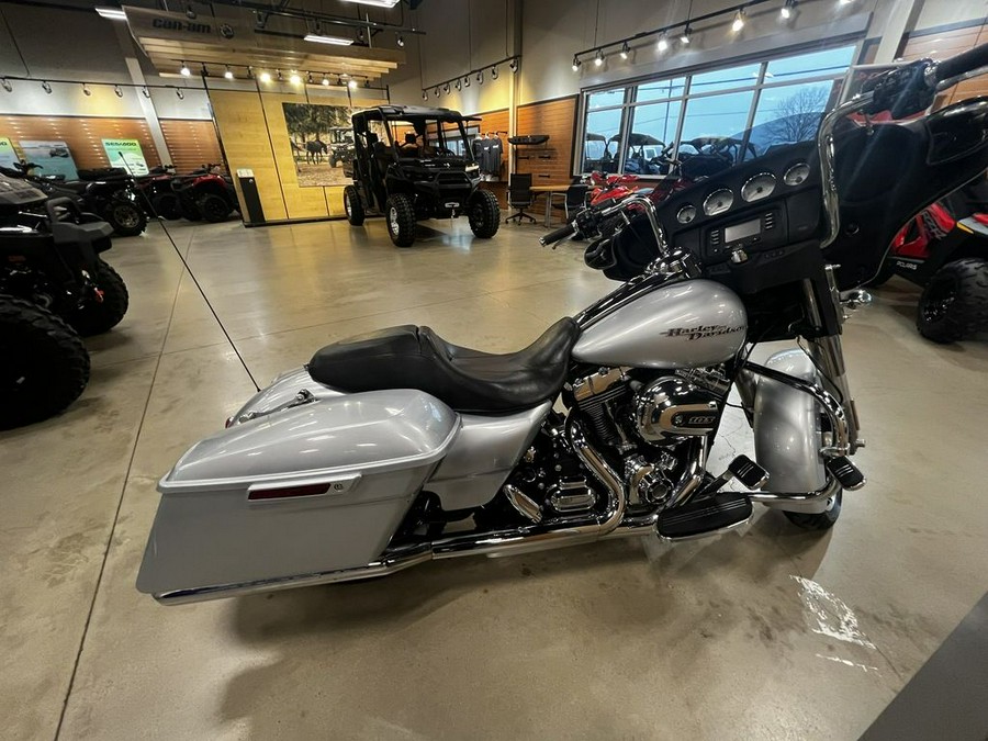 2014 Harley-Davidson Street Glide® Base