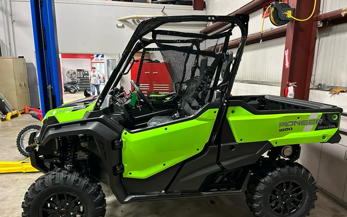 2023 Honda Pioneer 1000 Deluxe