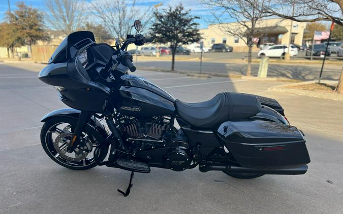 2024 Harley-Davidson® Road Glide® Vivid Black - Black Finish