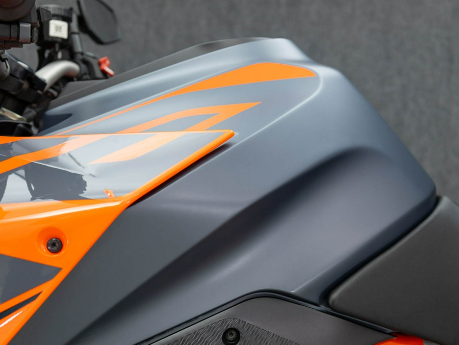 2023 KTM 1290 SUPER DUKE GT W/ABS