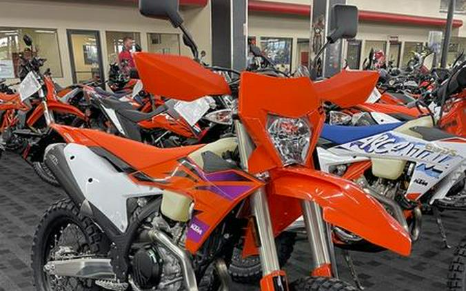 2024 KTM 500 EXC-F Six Days First Look [Fast Facts]