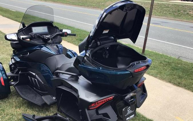 2024 Can-Am® Spyder RT Limited Dark Wheels