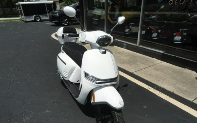 2024 Keeway Scooters Versilla 150