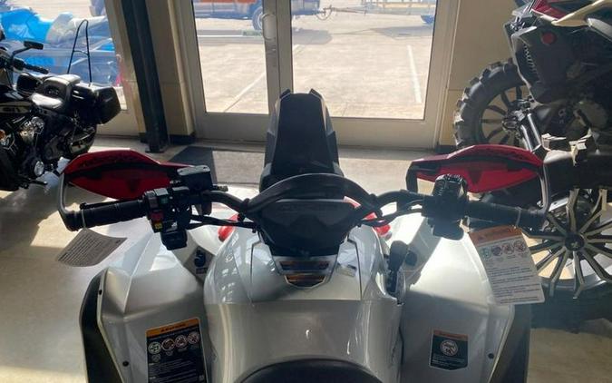 2024 Can-Am® Renegade X mr 1000 R Hyper Silver & Legion Red