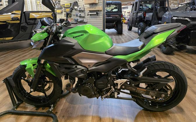 2024 Kawasaki Z500 ABS Candy Lime Green/Metallic Flat Spark Black/Metallic Graphite Gray - 111455