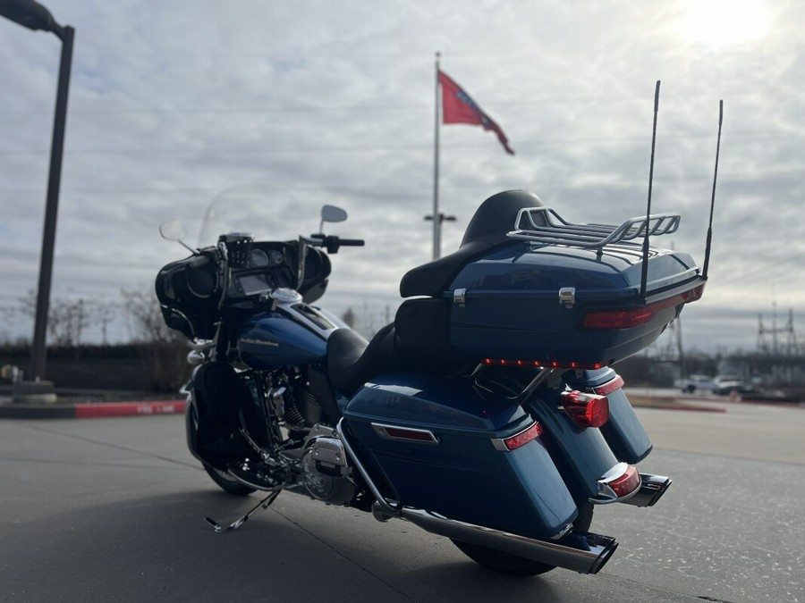 2014 Harley-Davidson® Ultra Limited FLHTK DAYTONA BLUE 643994