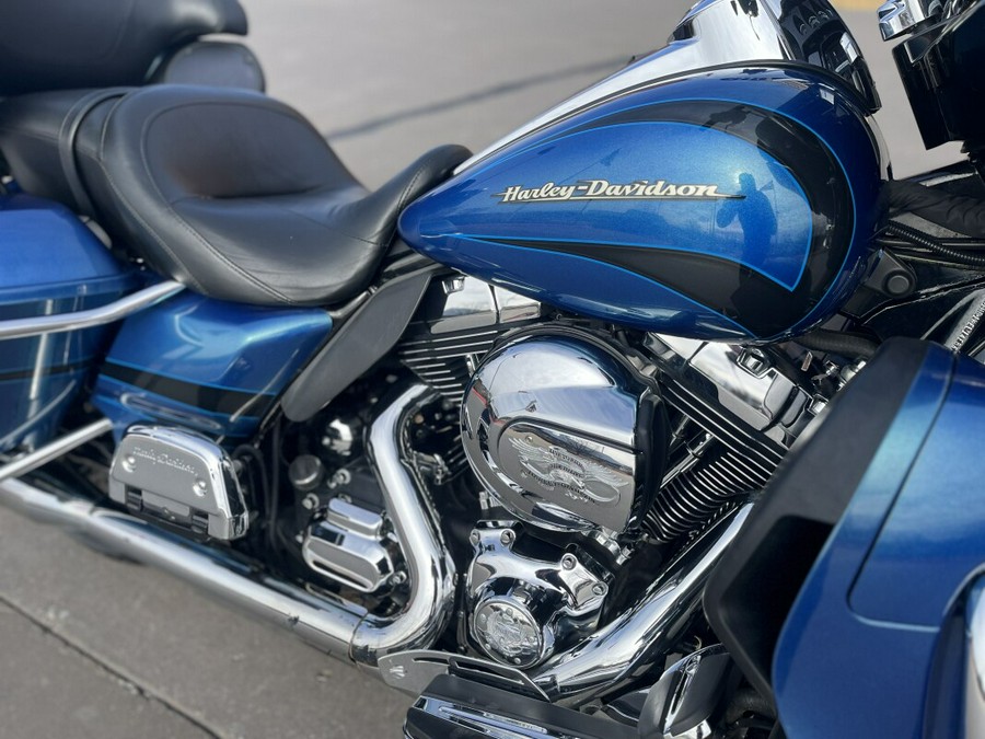2014 Harley-Davidson® Ultra Limited FLHTK DAYTONA BLUE 643994