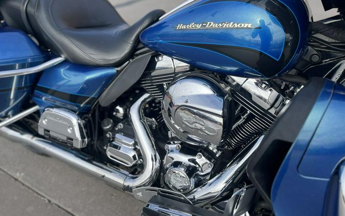2014 Harley-Davidson® Ultra Limited FLHTK DAYTONA BLUE 643994