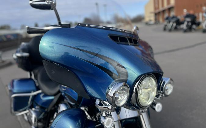 2014 Harley-Davidson® Ultra Limited FLHTK DAYTONA BLUE 643994