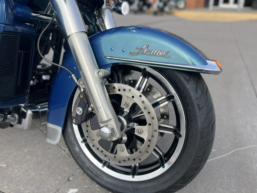 2014 Harley-Davidson® Ultra Limited FLHTK DAYTONA BLUE 643994