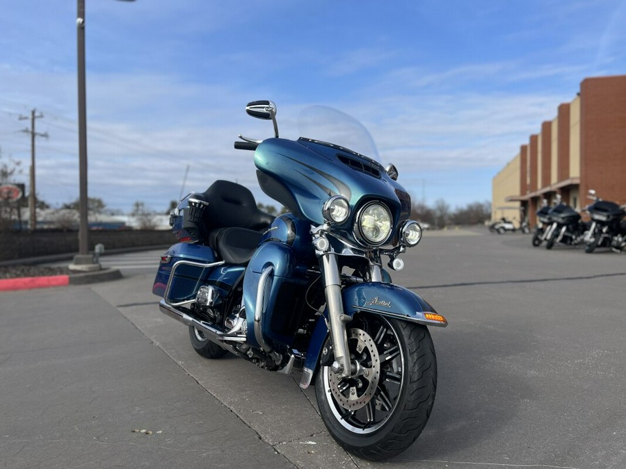2014 Harley-Davidson® Ultra Limited FLHTK DAYTONA BLUE 643994