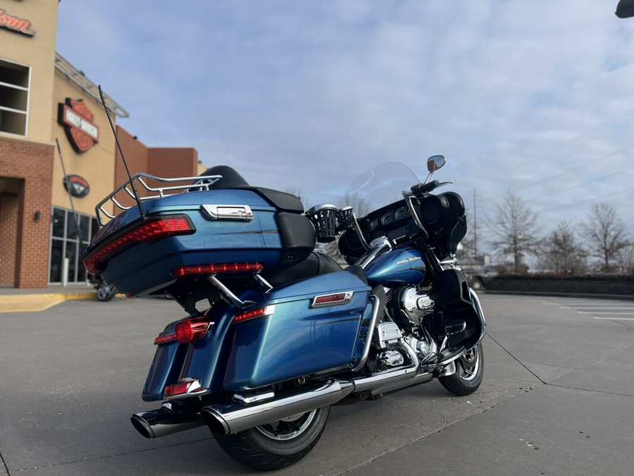 2014 Harley-Davidson® Ultra Limited FLHTK DAYTONA BLUE 643994