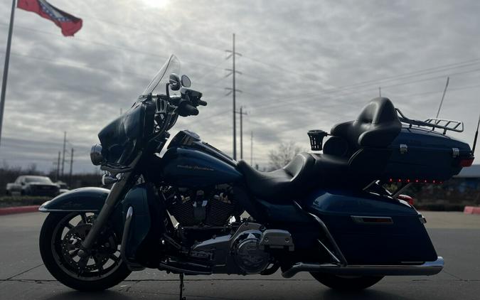 2014 Harley-Davidson® Ultra Limited FLHTK DAYTONA BLUE 643994