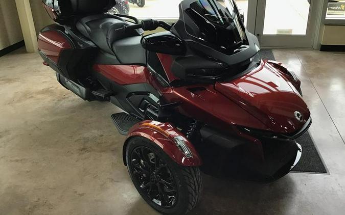 2024 Can-Am® Spyder RT Limited Dark Wheels