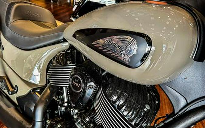 2023 Indian Motorcycle Springfield® Dark Horse®