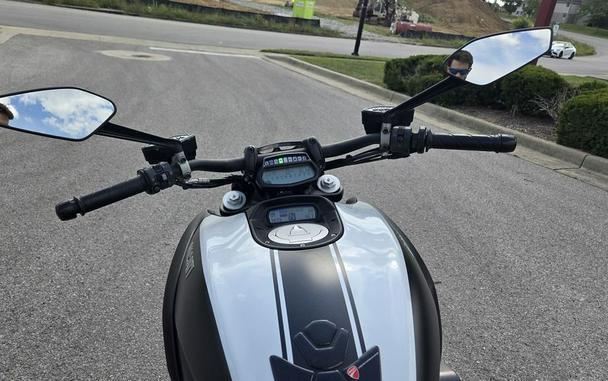 2015 Ducati Diavel Carbon