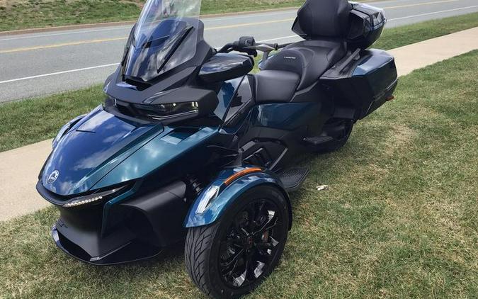 2024 Can-Am® Spyder RT Limited Dark Wheels