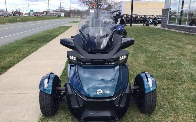 2024 Can-Am® Spyder RT Limited Dark Wheels