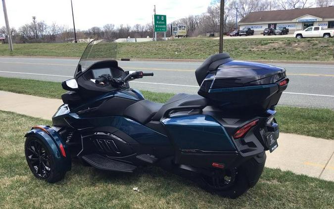 2024 Can-Am® Spyder RT Limited Dark Wheels