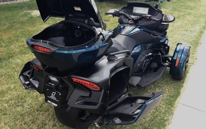 2024 Can-Am® Spyder RT Limited Dark Wheels