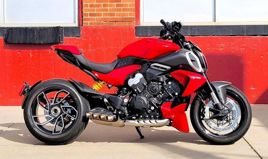 2024 Ducati Diavel V4 Red