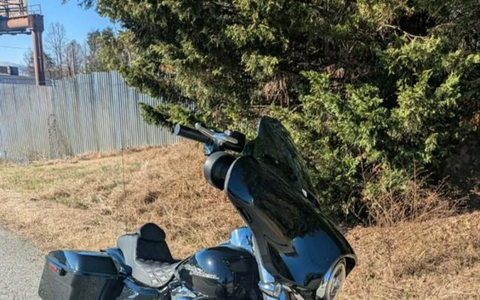 2014 Harley-Davidson Street Glide® Base