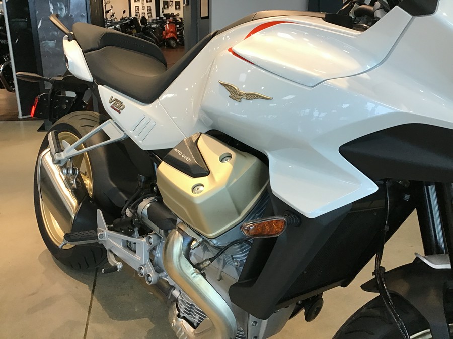 2023 Moto Guzzi V100 Mandello