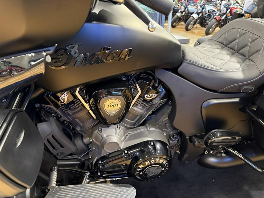 2025 Indian Motorcycle® Roadmaster® PowerPlus Dark Horse® w/PowerBand Black Smoke